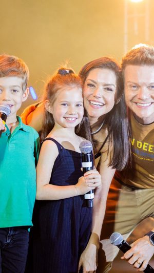 Michel Teló Instagram - Ontem a noite foi uma das mais emocionantes da vida! Família toda reunida e pela primeira vez, as crianças cantando juntas! Sim, tivemos nossa duplinha fazendo um dueto… e foi tão lindo, tão natural… tão eles!!!! Cada um do seu jeitinho e com aquela sintonia única q existe entre eles… Sem palavras pra esse momento… foi mágico! ❤️ #FamiliaFersozaTelo #MelindaeTeodoro #PresentedeDeus #AmorMaior