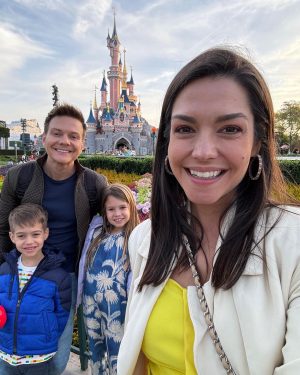 Michel Teló Instagram - Dia das crianças com os amores da minha vida! Como me sinto abençoado em celebrar esses momentos com eles. Momentos que levarei pra minha vida, no meu coração. Eu amo vocês infinitamente! 
Que Nossa Senhora abençoe todas as crianças e todas as famílias!

#diadascriancas