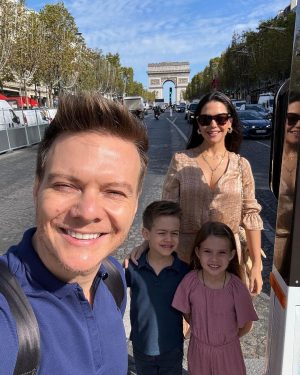 Michel Teló Instagram - Dia das crianças com os amores da minha vida! Como me sinto abençoado em celebrar esses momentos com eles. Momentos que levarei pra minha vida, no meu coração. Eu amo vocês infinitamente! 
Que Nossa Senhora abençoe todas as crianças e todas as famílias!

#diadascriancas