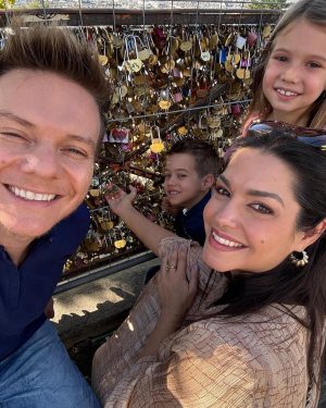 Michel Teló Instagram - Dia das crianças com os amores da minha vida! Como me sinto abençoado em celebrar esses momentos com eles. Momentos que levarei pra minha vida, no meu coração. Eu amo vocês infinitamente! 
Que Nossa Senhora abençoe todas as crianças e todas as famílias!

#diadascriancas