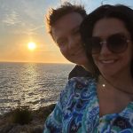 Michel Teló Instagram - Segundando com as fotos do domingão… que dia! 🩵 A ilha de Capri é o destino que todo casal merece conhecer, viu?! O sorriso fica largo e o coração quentinho de tanta coisa linda que têm pra ver e sentir! #Capri #ItaliaADois #TataEMichel