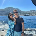 Michel Teló Instagram - Segundando com as fotos do domingão… que dia! 🩵 A ilha de Capri é o destino que todo casal merece conhecer, viu?! O sorriso fica largo e o coração quentinho de tanta coisa linda que têm pra ver e sentir! #Capri #ItaliaADois #TataEMichel