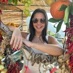 Michel Teló Instagram - Ah o verão italiano… 😍 Frutas, flores, a natureza e suas cores, como não amar?! Esse lugar exala amor e a gente tá assim: um casal apaixonado e até mais bronzeado… 😅❤️ #italia #tataemichel #italiaadois