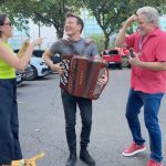 Michel Teló Instagram - Hoje tive a alegria de fazer o show que irá no último capítulo da novela Terra e Paixão. Na saída da Globo tava tocando uma sanfona com meu companheiro @ignacioluz e tive a honra de encontrar @lilia_cabral e @edsoncelulari e fizemos um Fuzuê juntos! Pensa numa tarde especial!