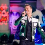 Michel Teló Instagram - É sempre um prazer estar no palco do @caldeiraocommion! Muito obrigado pelo convite, @marcosmion! Tamo junto, cumpadi! Bora assistir que o programa tá bom demais! #caldeirão #caldeiraodomion #fuzue #micheltelo