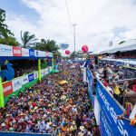 Michel Teló Instagram - TBT do carnaval… 👀 Carnaval é sempre muito especial e fica mais incrível quando a gente tem nosso próprio bloco! É bom demais! Fazem 20 anos que toquei na primeira micareta sertaneja e de lá para cá a gente tem feito a galera dançar e curtir. É sensacional ver tudo isso acontecer!!! 🙏🏼 Vem carnaval 2025! Tô pronto. #blocobemsertanejo #carnaval #bemsertanejo