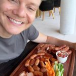 Michel Teló Instagram – As linguiças de frango da Lar deixam qualquer churrasco mais especial! Além de serem uma delícia, elas vêm em várias versões: petisco, fininha e a tradicional. Escolha a que mais combina com você!

Frango Lar. Combina com churrasco. Combina com tudo.

#CombinaComTudo #proteína #linguiçadefrango #FrangoLar *publi @larcooperativa