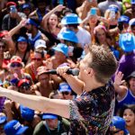Michel Teló Instagram – TBT do carnaval… 👀

Carnaval é sempre muito especial e fica mais incrível quando a gente tem nosso próprio bloco! É bom demais! 

Fazem 20 anos que toquei na primeira micareta sertaneja e de lá para cá a gente tem feito a galera dançar e curtir. É sensacional ver tudo isso acontecer!!! 🙏🏼

Vem carnaval 2025! Tô pronto.

#blocobemsertanejo #carnaval #bemsertanejo