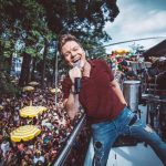Michel Teló Instagram – #TBT do nosso @blocobemsertanejo! Pensa na alegria que é tocar para vocês no carnaval. 🎊

E esse ano estaremos em São Paulo, Belo Horizonte e Balneário do Camboriú. 🤠

Já anota na agenda: 

 📆 11.02 – São Paulo/SP | Parque Ibirapuera 

📆 12.02 – Belo Horizonte/MG| Avenida Abraão Caram, 1000

📆 13.02 – Balneário do Camboriú/SC | Rua 2000

Bora que vai ser demais! Vem com a gente, turma! 💥🎉 🤠

#BlocoBemSertanejo #carnaval #bemsertanejo #carnaval2024 #bloco