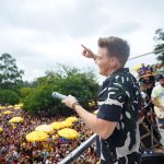 Michel Teló Instagram – #TBT do nosso @blocobemsertanejo! Pensa na alegria que é tocar para vocês no carnaval. 🎊

E esse ano estaremos em São Paulo, Belo Horizonte e Balneário do Camboriú. 🤠

Já anota na agenda: 

 📆 11.02 – São Paulo/SP | Parque Ibirapuera 

📆 12.02 – Belo Horizonte/MG| Avenida Abraão Caram, 1000

📆 13.02 – Balneário do Camboriú/SC | Rua 2000

Bora que vai ser demais! Vem com a gente, turma! 💥🎉 🤠

#BlocoBemSertanejo #carnaval #bemsertanejo #carnaval2024 #bloco