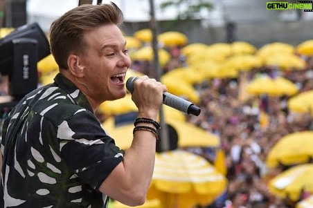 Michel Teló Instagram - #TBT do nosso @blocobemsertanejo! Pensa na alegria que é tocar para vocês no carnaval. 🎊 E esse ano estaremos em São Paulo, Belo Horizonte e Balneário do Camboriú. 🤠 Já anota na agenda: 📆 11.02 - São Paulo/SP | Parque Ibirapuera 📆 12.02 - Belo Horizonte/MG| Avenida Abraão Caram, 1000 📆 13.02 - Balneário do Camboriú/SC | Rua 2000 Bora que vai ser demais! Vem com a gente, turma! 💥🎉 🤠 #BlocoBemSertanejo #carnaval #bemsertanejo #carnaval2024 #bloco