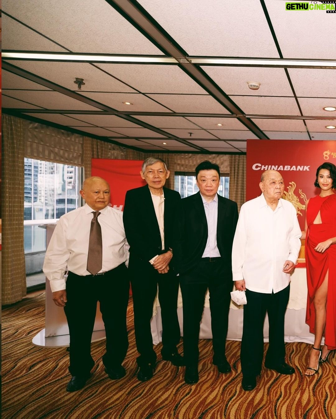 Michelle Dee Instagram - What better way to celebrate #ValentinesDay than with my new family ❣️ @chinabank.ph To be their first brand ambassador in over a century is definitely something momentous - not just for me but for everything I stand for. Thank you for trusting me to share your vision as well and i’m so excited to embark on this journey with you! #FILIPINAS we have some very exciting projects coming out. Stay tuned. 💃🏻 I’d also like to express my gratitude to @sparklegmaartistcenter (@joymarcelo1115 @annettegozonvaldes @jannavarro74 @iamrenzerovie) & @themissuniverseph (@jonasempire.ph @voltairetayag) for being the pillars behind the success of my journey. All love, always. Present at the contract signing are Hans Sy, Chairman of Chinabank; Gilbert Dee, Chinabank Vice Chair; Patrick D. Cheng, Chinabank Chief Finance Officer; Romeo D. Uyuan, Jr., Chinabank President & CEO; Joy Romina Marcelo, VP-Sparkle GMA Artist Center; and Jonas A. Gaffud, CEO of Empire.Ph. 🥂 to more milestones together! Chinabank Head Office