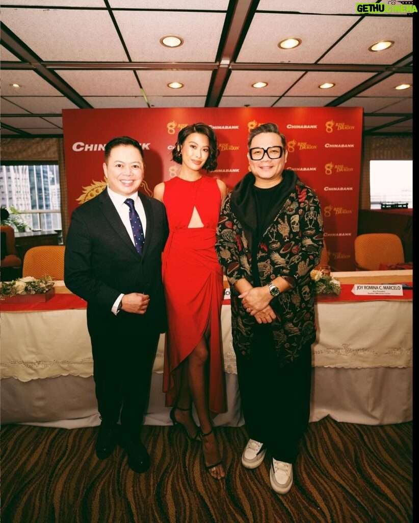 Michelle Dee Instagram - What better way to celebrate #ValentinesDay than with my new family ❣️ @chinabank.ph To be their first brand ambassador in over a century is definitely something momentous - not just for me but for everything I stand for. Thank you for trusting me to share your vision as well and i’m so excited to embark on this journey with you! #FILIPINAS we have some very exciting projects coming out. Stay tuned. 💃🏻 I’d also like to express my gratitude to @sparklegmaartistcenter (@joymarcelo1115 @annettegozonvaldes @jannavarro74 @iamrenzerovie) & @themissuniverseph (@jonasempire.ph @voltairetayag) for being the pillars behind the success of my journey. All love, always. Present at the contract signing are Hans Sy, Chairman of Chinabank; Gilbert Dee, Chinabank Vice Chair; Patrick D. Cheng, Chinabank Chief Finance Officer; Romeo D. Uyuan, Jr., Chinabank President & CEO; Joy Romina Marcelo, VP-Sparkle GMA Artist Center; and Jonas A. Gaffud, CEO of Empire.Ph. 🥂 to more milestones together! Chinabank Head Office