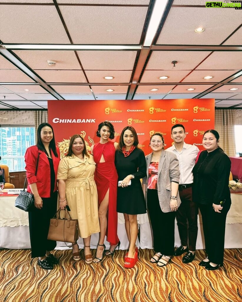 Michelle Dee Instagram - What better way to celebrate #ValentinesDay than with my new family ❣️ @chinabank.ph To be their first brand ambassador in over a century is definitely something momentous - not just for me but for everything I stand for. Thank you for trusting me to share your vision as well and i’m so excited to embark on this journey with you! #FILIPINAS we have some very exciting projects coming out. Stay tuned. 💃🏻 I’d also like to express my gratitude to @sparklegmaartistcenter (@joymarcelo1115 @annettegozonvaldes @jannavarro74 @iamrenzerovie) & @themissuniverseph (@jonasempire.ph @voltairetayag) for being the pillars behind the success of my journey. All love, always. Present at the contract signing are Hans Sy, Chairman of Chinabank; Gilbert Dee, Chinabank Vice Chair; Patrick D. Cheng, Chinabank Chief Finance Officer; Romeo D. Uyuan, Jr., Chinabank President & CEO; Joy Romina Marcelo, VP-Sparkle GMA Artist Center; and Jonas A. Gaffud, CEO of Empire.Ph. 🥂 to more milestones together! Chinabank Head Office