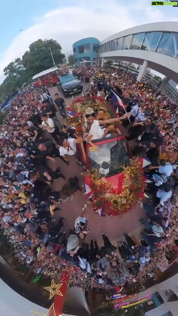 Michelle Dee Instagram - Together we rise! #BAYANIHAN 🇵🇭 #FILIPINAS Mini vlog about this once in a lifetime homecoming parade experience releasing on Wednesday 7pm! See you there (link in bio to sub) 🫶🏻🫡 Visuals — @personifi.io 🧬 #FORDEEPHILIPPINES #DEE5TINY Philippines
