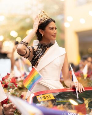Michelle Dee Instagram - ‘Tis the season to be grateful! 🇵🇭✨

What a journey Miss Universe was! Your support was everything - it kept me going even from miles away. 🤍 #BAYANIHAN

A massive thank you to @smsupermalls @themallofasiaofficial @stweets for hosting this unforgettable homecoming parade. It was a full circle moment from my first #HelloUniverse video all the way to the parade! Thank you for always having my back! 

To the Miss Universe Philippines Organization @themissuniverseph, your faith in me meant the world. I was so proud to carry our flag on the global stage but I wouldn’t have been able to do so without your trust. Thank you for everything. 🫶🏻 To @empiretv.ph, thank you for producing and coordinating the whole parade. 

To my incredible mentors, designers, and the whole #TeamMMD - your wisdom and training were my secret weapons. Thank you for sharing “the vision” with me and syempre for all of your creative expertises as well, I couldn’t have done it without all of you. 💯✨ 

Of course to my home network @sparklegmaartistcenter @gmanetwork, need I say more? Your love and support for my whole career is unmatched. Thank you. 🙏🏻 

Seeing all your faces at the parade, feeling the love and energy - it was just magical. We did this together, FILIPINAS! Here’s to more milestones together. 🤍✨ #mmdverse 

Ps: there’s so many people I want to thank but a caption can never suffice! I have a mini documentary series coming soon on my YouTube channel so please don’t forget to subscribe! (Link in bio) 

#FILIPINAS #MMDHomecomingParade #michelledee #mmd #dee5tiny #wmmmo