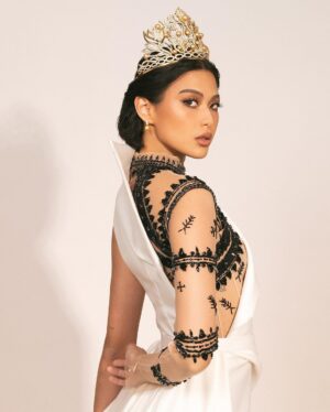Michelle Dee Instagram - My journey of a thousand steps will always lead back to all of you. 🇵🇭🖤 

#MMDHomecomingParade #QueenOfHearts 

📸 @dennisulit 
Produced by @personifi.io 

Wearing @markbumgarner ♠️ @jewelmer 
Styled by @ryujishiomitsu 
Face @davequiambao_ 
Hair @nellyseboy 
Associate stylists @kurtabonal @shera.png 

#michelledee #mmd #mmdverse #bayanihan #FILIPINAS