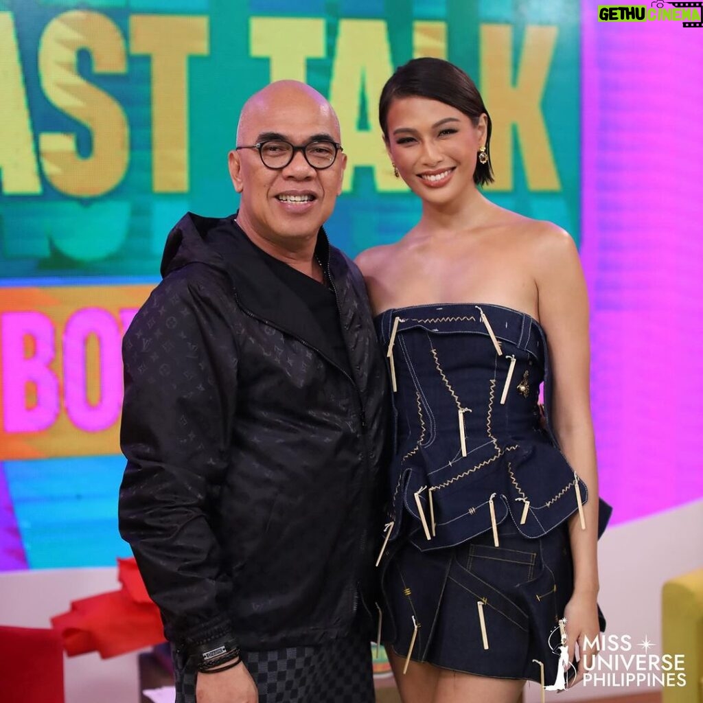 Michelle Dee Instagram - Miss Universe 2023 Top 10 Finalist Michelle Marquez Dee comes home to Fast Talk with Boy Abunda! After her first interview won her raves from viewers, Michelle is back. This time she brings with her a treasure trove of awards, accolades, and anecdotes from her winning performance at the 72nd Miss Universe Competition! Watch it on GMA platforms! 💚 Styled by @ryujishiomitsu @teamryujishiomitsu @kurtabonal @shera.png Wearing @_renzreyes Face @milagulfan Hair @nellyseboy #72ndMissUniverse #Top10 #MissUniversePhilippines #VoiceForChangeGold #FanVoteWinner #SpiritofCarnivalWinner #BestNationalCostume #MichelleMarqueHzDee #mmd #deepatapos