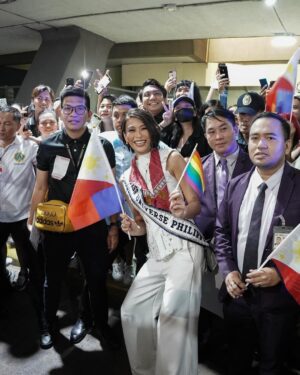 Michelle Dee Instagram - Feels good to be back home. 🇵🇭 with or without the crown, all of you made me feel like I was a winner.

Last night was so overwhelming! All I could feel was so much love and support from all of you. It was definitely not an easy road to get to this point but everything was well worth it! Madami pa tayo pagdadaanan and I can’t wait to bring you along the ride with me. 🖤 mahal na mahal ko kayo #FILIPINAS 

Maraming Salamat. 🙏🏻🇵🇭 sobrang nakakataba ng puso 🥹 I can’t wait to see you all soon at the parade! 

(credits to the owners)

#michelledee #mmd #mmdverse #wmmmo #DEEPATAPOS #dee5tiny