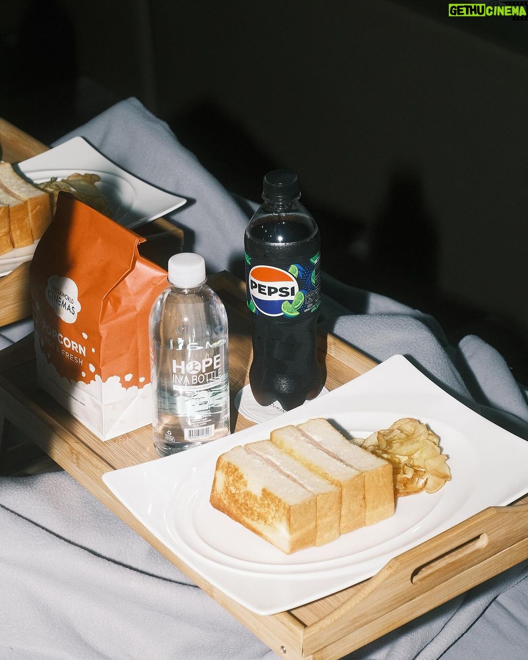 Michelle Dee Instagram - movie essentials 🫰🏻😉 Huge CONGRATULATIONS to the whole cast and production of #FireflyMovie by @gmafilms naubos po ata luha ko. Syempre what a great performance by the bff @maxcollinsofficial ✨❤️🔥 Uptown’s Tempur Cinema definitely changes the game in the whole cinema experience as well! Thank you for having me @uptownbonifacio_ @officialtimyap 💃🏻 📸 @meetkeso #ootdee @louisvuitton @onitsukatigerph @hm @neweracapph