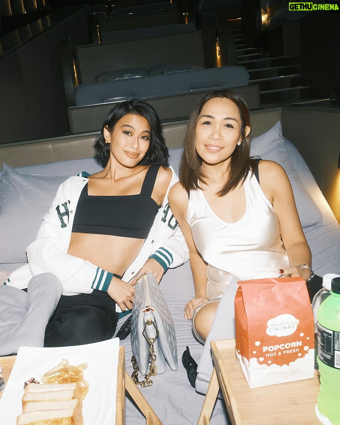 Michelle Dee Instagram - movie essentials 🫰🏻😉 Huge CONGRATULATIONS to the whole cast and production of #FireflyMovie by @gmafilms naubos po ata luha ko. Syempre what a great performance by the bff @maxcollinsofficial ✨❤️🔥 Uptown’s Tempur Cinema definitely changes the game in the whole cinema experience as well! Thank you for having me @uptownbonifacio_ @officialtimyap 💃🏻 📸 @meetkeso #ootdee @louisvuitton @onitsukatigerph @hm @neweracapph