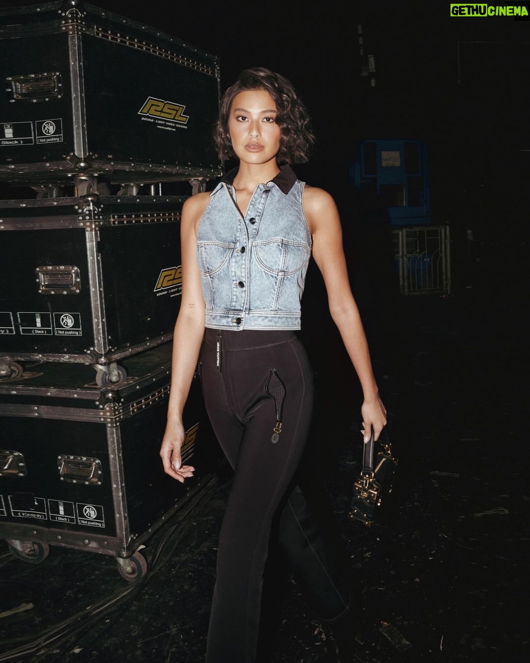 Michelle Dee Instagram - on the way 🪽 @louisvuitton