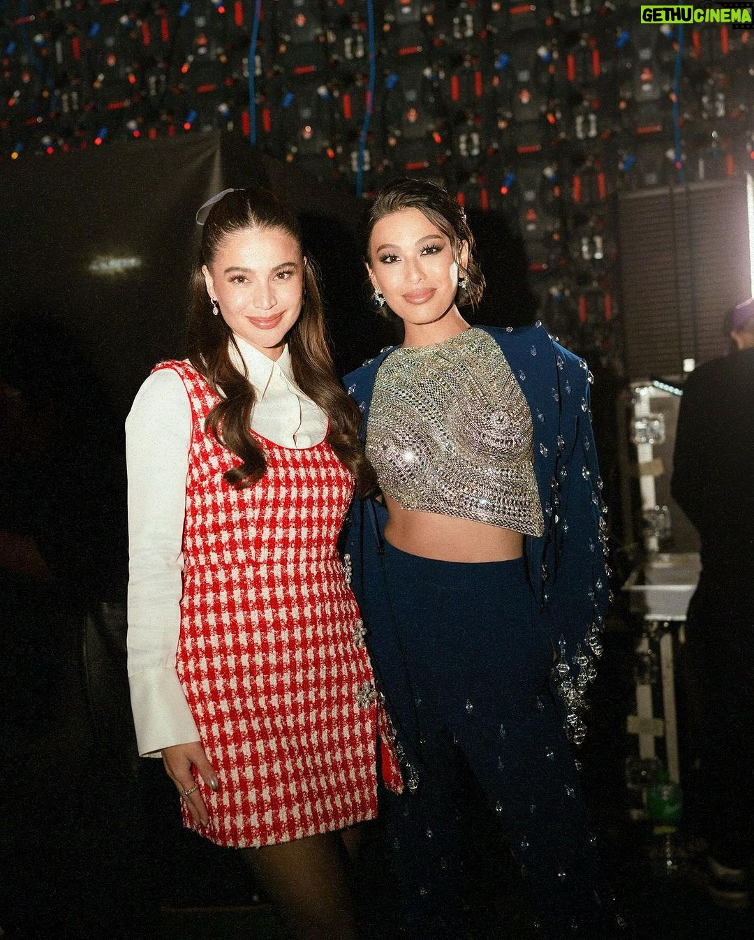 Michelle Dee Instagram - NOYPI!! π«‘π€π΅π #ootdee Wearing @cheetahriverastudio @justbonita8 @lunabydrakedustin Style @ryujishiomitsu @teamryujishiomitsu Face @davequiambao_ Hair @nellyseboy Associate stylists @kurtabonal @shera.png #DeeSpecialAppearance #ABSCBNChristmasSpecial2023 #michelledee #mmd #mmdverse Araneta Coliseum