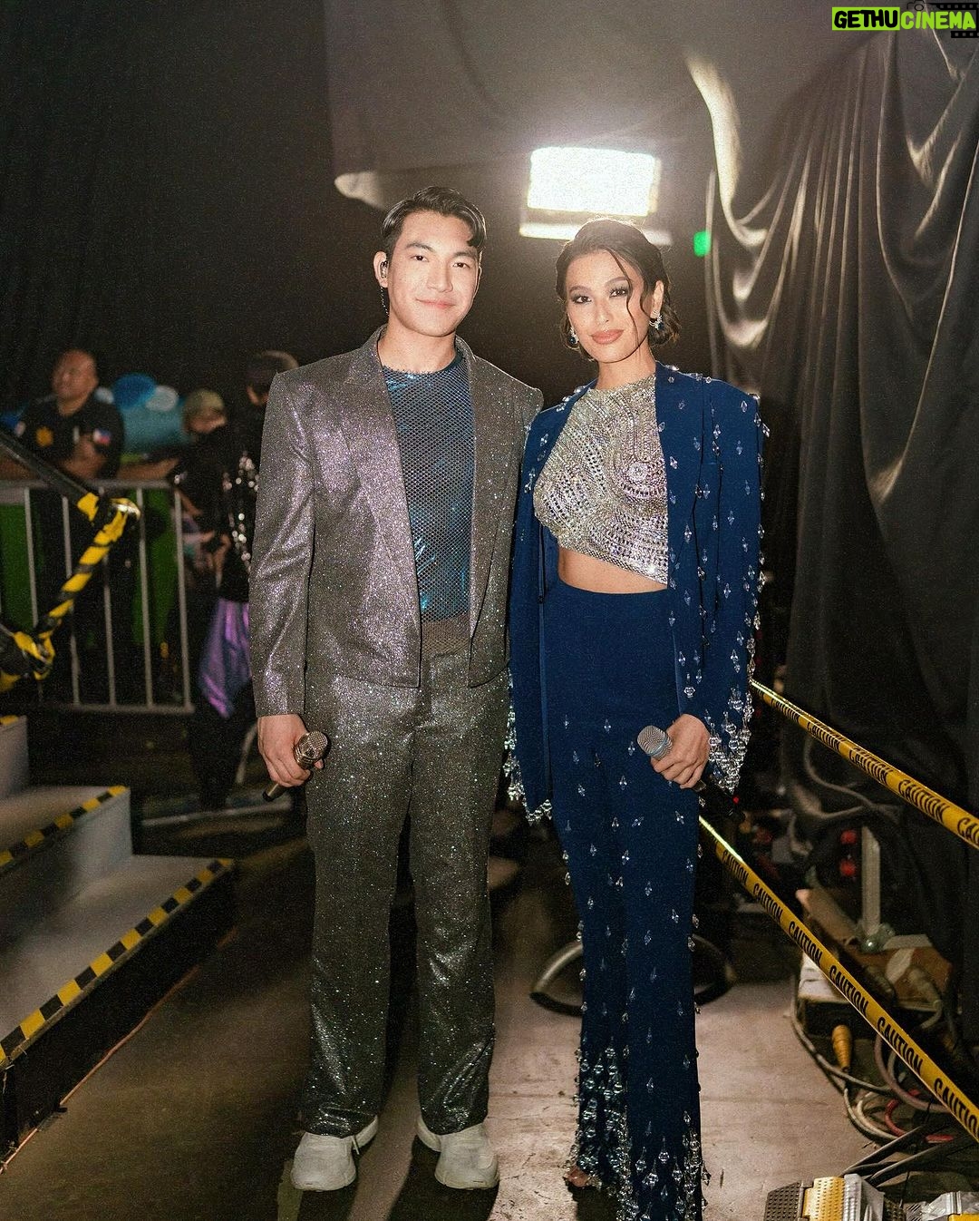Michelle Dee Instagram - NOYPI!! π«‘π€π΅π #ootdee Wearing @cheetahriverastudio @justbonita8 @lunabydrakedustin Style @ryujishiomitsu @teamryujishiomitsu Face @davequiambao_ Hair @nellyseboy Associate stylists @kurtabonal @shera.png #DeeSpecialAppearance #ABSCBNChristmasSpecial2023 #michelledee #mmd #mmdverse Araneta Coliseum