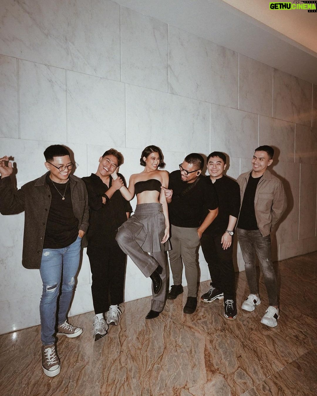 Michelle Dee Instagram - Recap dump! π«Άπ» From #DeeHomecomingParade I flew straight to Jakarta for a -24 hours campaign shoot. Flew back to Manila for a video shoot, premiere, & recording for my performance at Araneta the next day and despite the holiday traffic I still miraculously made my Inner Peace Foundation Christmas dinner as well! ππ» Returned to Cottolengo Orphanage the following day to check on how the kids have been doing since we last visited and of course to make sure that they feel loved especially during this season. Ended that day with a few meetings and Family Feud taping as well. Grateful for the growth and the energy to keep going. Happy weekend, everyone! π«Άπ» #michelledee #mmd #mmdverse #wmmmo Universe