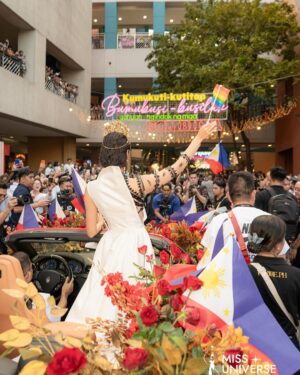 Michelle Dee Instagram - ‘Tis the season to be grateful! 🇵🇭✨

What a journey Miss Universe was! Your support was everything - it kept me going even from miles away. 🤍 #BAYANIHAN

A massive thank you to @smsupermalls @themallofasiaofficial @stweets for hosting this unforgettable homecoming parade. It was a full circle moment from my first #HelloUniverse video all the way to the parade! Thank you for always having my back! 

To the Miss Universe Philippines Organization @themissuniverseph, your faith in me meant the world. I was so proud to carry our flag on the global stage but I wouldn’t have been able to do so without your trust. Thank you for everything. 🫶🏻 To @empiretv.ph, thank you for producing and coordinating the whole parade. 

To my incredible mentors, designers, and the whole #TeamMMD - your wisdom and training were my secret weapons. Thank you for sharing “the vision” with me and syempre for all of your creative expertises as well, I couldn’t have done it without all of you. 💯✨ 

Of course to my home network @sparklegmaartistcenter @gmanetwork, need I say more? Your love and support for my whole career is unmatched. Thank you. 🙏🏻 

Seeing all your faces at the parade, feeling the love and energy - it was just magical. We did this together, FILIPINAS! Here’s to more milestones together. 🤍✨ #mmdverse 

Ps: there’s so many people I want to thank but a caption can never suffice! I have a mini documentary series coming soon on my YouTube channel so please don’t forget to subscribe! (Link in bio) 

#FILIPINAS #MMDHomecomingParade #michelledee #mmd #dee5tiny #wmmmo