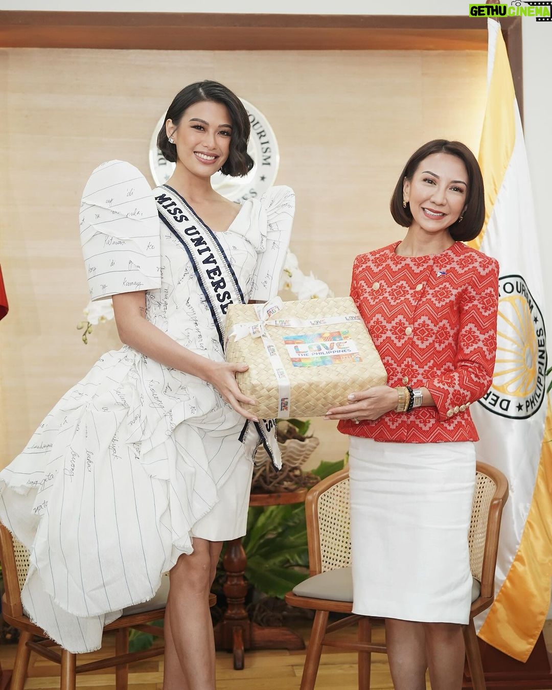 Michelle Dee Instagram - Full circle moment. β₯ Iβve always been proud to call the Philippines my home and to call myself Pinoy! To be able to work closely with the Department of Tourism to achieve our shared goal of promoting #FILIPINAS is a dream come true. Maraming Salamat sa tiwala. ππ»π΅π #BAYANIHAN @tourism_phl Wearing @ddeejavier @lunabydrakedustin Style @teamryujishiomitsu @ryujishiomitsu @kurtabonal @shera.png Face @davequiambao_ Hair @nellyseboy #michelledee #mmd #wmmmo #DEEPATAPOS