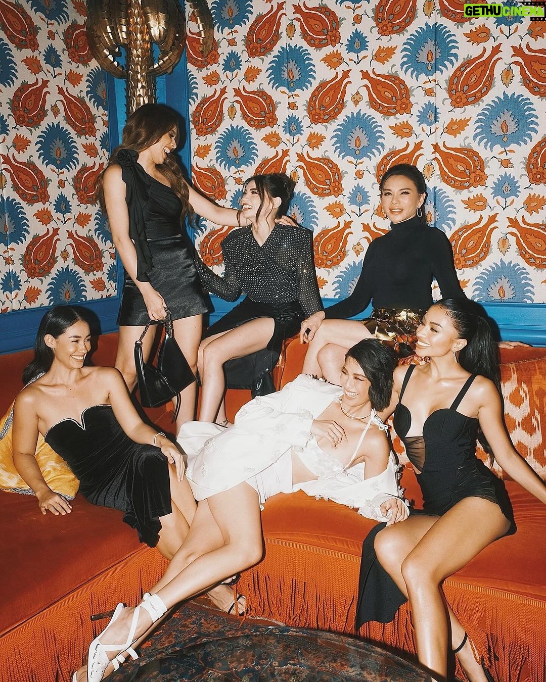 Michelle Dee Instagram - It was a very Belo Beautiful evening last night! β₯ Thank you so much to my @belobeauty family not just for this amazing dinner you hosted but also for really making sure that I got whatever I needed to best represent the Philippines (body by belo) ! β¨ To many more years together! π₯ #MMDforBelo #BeloAndDEEUniverse @victoria_belo @dochayden Wearing @tiffanyandco @cheetahriverastudio π Face @davequiambao_ Hair @nellyseboy Style @qurator_studio @stevencoralde @estradachelsy Photos @meetkeso #JoMaloneLondonPH
