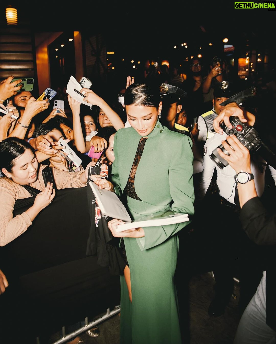 Michelle Dee Instagram - Dare to dream and dare to make those dreams come true. ⭐️ WE DID THIS! Thank you #Filipinas 🇵🇭✨ Thank you for inspiring me everyday. I can only hope to do the same for all of you. To the Eastwood Walk of Fame, German Moreno Foundation, my family, managements, friends, mentors and to everyone that helped me get to where I am today, MARAMING MARAMING SALAMAT. Where would I be without all of you so this one is definitely for US. 🪽 #mmdverse #teamMMD Wearing @markbumgarner & @ctj_carlthejeweller Face @davequiambao_ Hair @nellyseboy 📸 @karlotorio 🎥 @motions_by_isaac @personifi.io #MMDWalkOfFame #DEEPATAPOS Eastwood Walk Of Fame