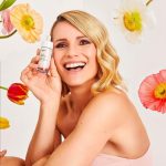 Michelle Hunziker Instagram - Che bella la Primavera con i suoi profumi e colori, è la stagione della rinascita per tutto...anche la nostra pelle 🥰 ed è importante prendercene cura con la skincare! Io sto amando il siero BE MY BERRYNOL, agisce sulle rughe e illumina il viso! Perché in questa stagione ci piace risplendere 🌟 Con @gooviworld realizziamo prodotti che non solo coccolano la pelle ma le fanno anche bene! Perché alla lunga, la natura vince 🌱 Andate a sbirciare sul sito goovi.com ❤️ . . . #goovi #gooviworld #good #easy #natural #goodvibes #cosmesinaturale #skincare #beautyroutine #skincareroutine #michellehunziker #therealhunzigram