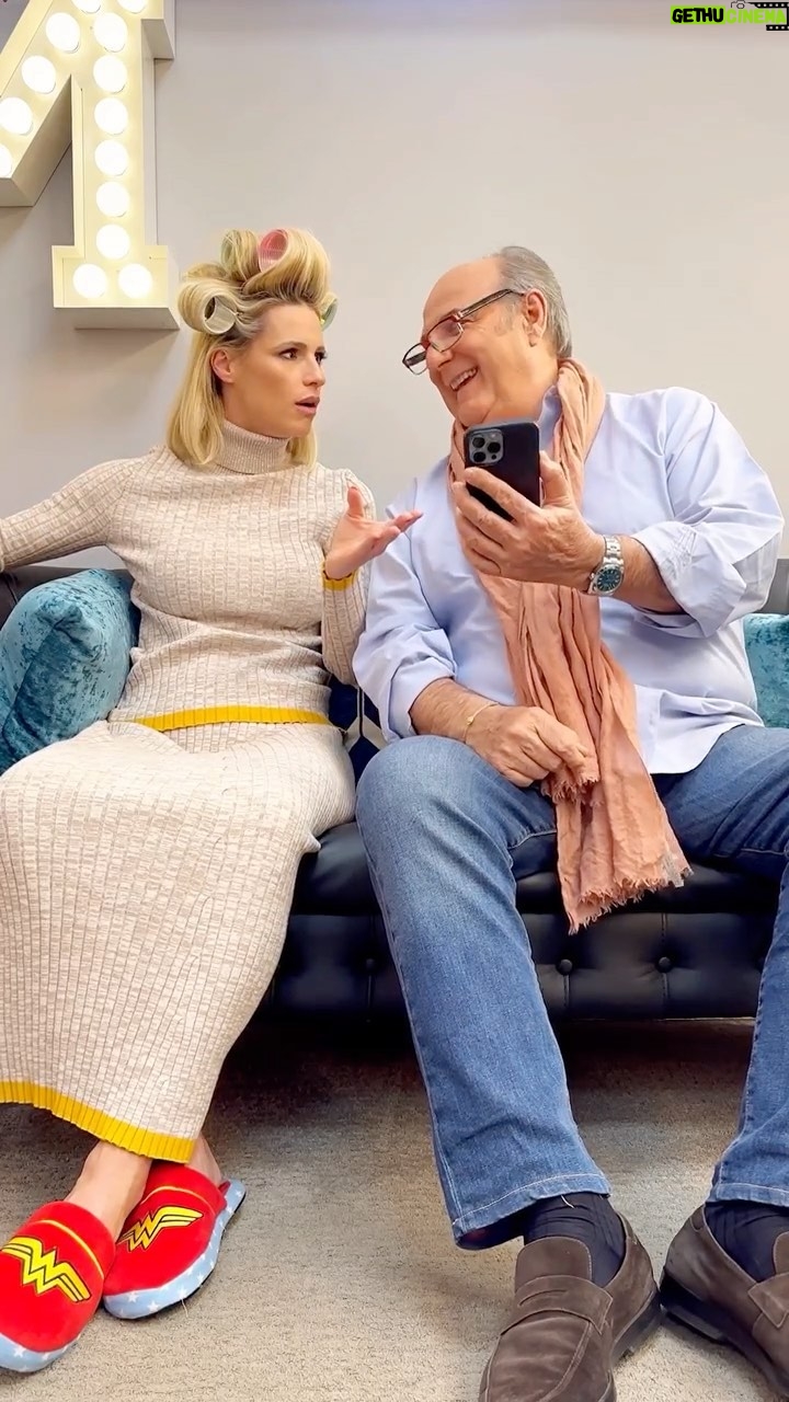 Michelle Hunziker Instagram - A furia di chiamarci nonni… iniziamo a crederci sul serio 😂