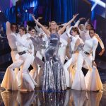 Michelle Hunziker Instagram - Si è conclusa anche questa seconda magica edizione di #MichelleImpossible… il primo grande GRAZIE non può che andare a voi, che ci avete fatto entrare nelle vostre case per donarvi qualche ora di divertimento. Il secondo GRAZIE è per quel grande team che ha lavorato in studio con passione per rendere possibile questo show e il terzo GRAZIE a loro, i miei compagni di viaggio in questa indimenticabile avventura ❤️ @serena_autieri @pierfrancescofavino @pierochiambretti @pioeamedeo83 @alessandroristori.official @j.axofficial @dj_jad_il_sarto @magoforestofficial @therealauroragram @gialappasbandofficial @irondojo_ 📷: @pierpapo_ferreri