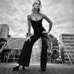 Michelle Hunziker Instagram - Fade to black ⚫️ @striscialanotizia 📷 @luca_duke 💄 @laurabarenghi ✂️ @graziamanginohair 👗 @susanna_ausoni @federica_peluso__ Milan, Italy