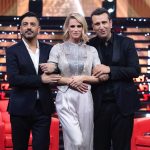 Michelle Hunziker Instagram - Si è conclusa anche questa seconda magica edizione di #MichelleImpossible… il primo grande GRAZIE non può che andare a voi, che ci avete fatto entrare nelle vostre case per donarvi qualche ora di divertimento. Il secondo GRAZIE è per quel grande team che ha lavorato in studio con passione per rendere possibile questo show e il terzo GRAZIE a loro, i miei compagni di viaggio in questa indimenticabile avventura ❤️ @serena_autieri @pierfrancescofavino @pierochiambretti @pioeamedeo83 @alessandroristori.official @j.axofficial @dj_jad_il_sarto @magoforestofficial @therealauroragram @gialappasbandofficial @irondojo_ 📷: @pierpapo_ferreri
