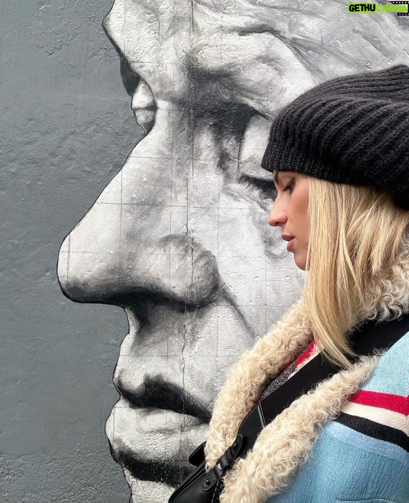 Michelle Hunziker Instagram - Die Mauer … #berlin
