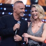 Michelle Hunziker Instagram - Grazie per averlo reso… POSSIBLE 🙌🏼 #MichelleImpossible Un grazie speciale alla @gialappasbandofficial e @roccotanica_official, il mio regista Luigi Antonini, tutto il gruppo degli autori, la mia vocal coach @therealmonicamagnani, la mia super live band e il corpo di ballo ❤️ 📷 @pierpapo_ferreri