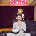 Michelle Hunziker Instagram - Vi racconto la mia domenica sera… 🎥😪🍿😱🍷🤩 🎬 @luca_duke