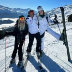 Michelle Hunziker Instagram - Wow ….che ponte magico!!!! ❤️ Grazie a @stmoritz per l’ospitalità , la mitica Christina Gläser @christina_glaeser e @myswitzerlandit con la quale facciamo mille avventure per far conoscere la svizzera e le mille opportunità di viaggi🇨🇭 agli italiani , Thanks a @giorgio_rocca con la sua @giorgioroccaskiacademy e i maestri di sci super top anche per i bimbi!!! Last but not least….a @giorgioarmani e il suo team per la magia che ha creato tra la neve e le Alpi…. A farmi ridere tantissimo ci ha pensato @ilaryblasi 😂 e @gra69 ❤️❤️❤️❤️