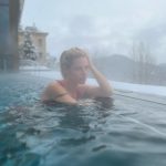 Michelle Hunziker Instagram - Wow ….che ponte magico!!!! ❤️ Grazie a @stmoritz per l’ospitalità , la mitica Christina Gläser @christina_glaeser e @myswitzerlandit con la quale facciamo mille avventure per far conoscere la svizzera e le mille opportunità di viaggi🇨🇭 agli italiani , Thanks a @giorgio_rocca con la sua @giorgioroccaskiacademy e i maestri di sci super top anche per i bimbi!!! Last but not least….a @giorgioarmani e il suo team per la magia che ha creato tra la neve e le Alpi…. A farmi ridere tantissimo ci ha pensato @ilaryblasi 😂 e @gra69 ❤️❤️❤️❤️