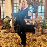 Michelle Hunziker Instagram - Wow ….che ponte magico!!!! ❤️ Grazie a @stmoritz per l’ospitalità , la mitica Christina Gläser @christina_glaeser e @myswitzerlandit con la quale facciamo mille avventure per far conoscere la svizzera e le mille opportunità di viaggi🇨🇭 agli italiani , Thanks a @giorgio_rocca con la sua @giorgioroccaskiacademy e i maestri di sci super top anche per i bimbi!!! Last but not least….a @giorgioarmani e il suo team per la magia che ha creato tra la neve e le Alpi…. A farmi ridere tantissimo ci ha pensato @ilaryblasi 😂 e @gra69 ❤️❤️❤️❤️