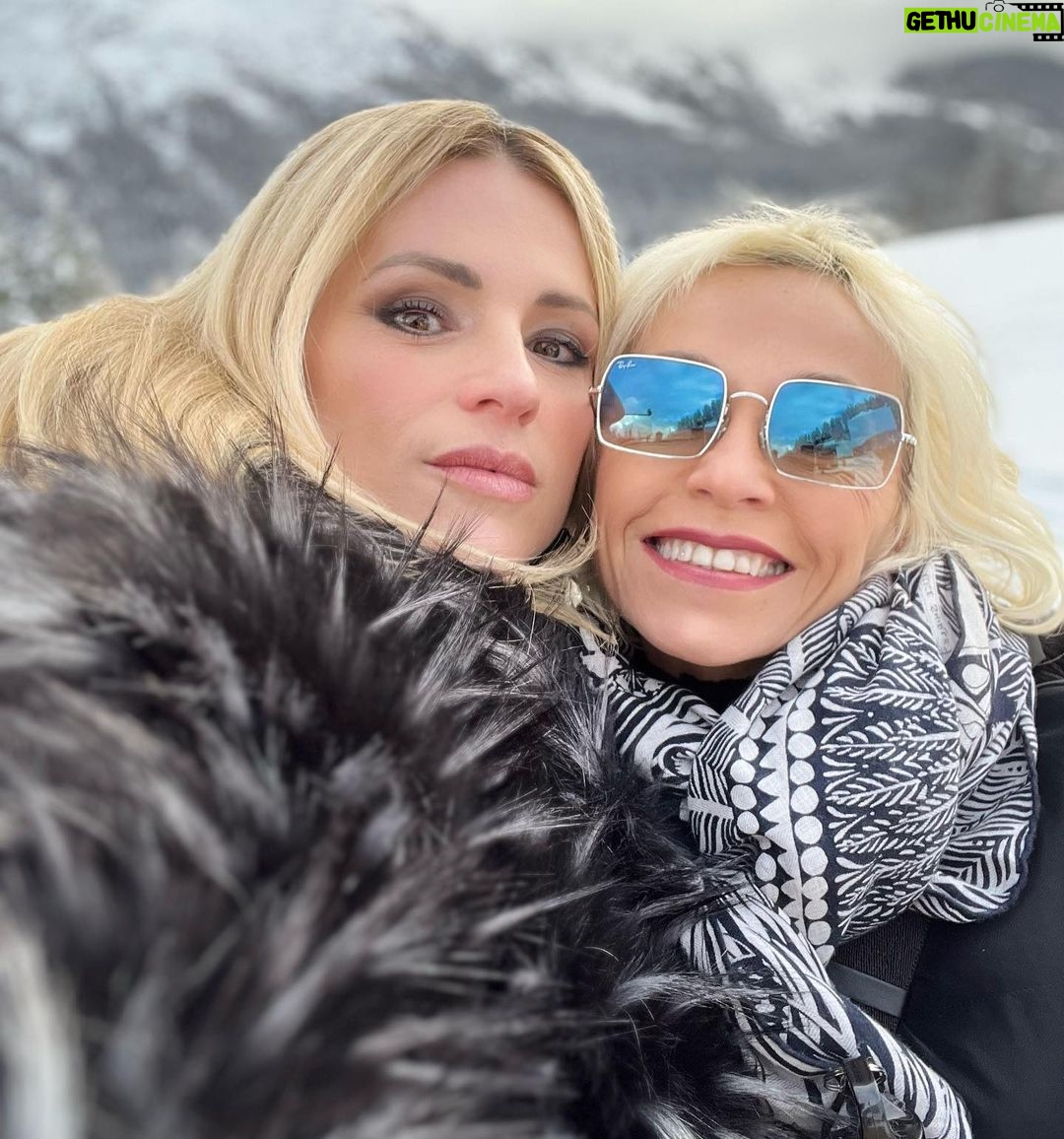 Michelle Hunziker - 175K Likes - Wow ….che ponte magico!!!! ❤️
Grazie a @stmoritz per l’ospitalità , la mitica Christina Gläser @christina_glaeser e @myswitzerlandit con la quale facciamo mille avventure per far conoscere la svizzera e le mille opportunità di viaggi🇨🇭 agli italiani , Thanks a @giorgio_rocca con la sua @giorgioroccaskiacademy e i maestri di sci super top anche per i bimbi!!! Last but not least….a @giorgioarmani e il suo team per la magia che ha creato tra la neve e le Alpi….
A farmi ridere tantissimo ci ha pensato @ilaryblasi 😂 e @gra69
❤️❤️❤️❤️