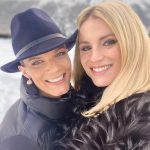 Michelle Hunziker Instagram - Wow ….che ponte magico!!!! ❤️ Grazie a @stmoritz per l’ospitalità , la mitica Christina Gläser @christina_glaeser e @myswitzerlandit con la quale facciamo mille avventure per far conoscere la svizzera e le mille opportunità di viaggi🇨🇭 agli italiani , Thanks a @giorgio_rocca con la sua @giorgioroccaskiacademy e i maestri di sci super top anche per i bimbi!!! Last but not least….a @giorgioarmani e il suo team per la magia che ha creato tra la neve e le Alpi…. A farmi ridere tantissimo ci ha pensato @ilaryblasi 😂 e @gra69 ❤️❤️❤️❤️
