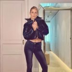 Michelle Hunziker Instagram - Gira la moda… nel mio armadio 🤣 @yeszeeofficial #michelle4yeszee #yeszee #newcollection #autunnoinverno #fallwinter #fallwintercollection #adv