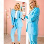 Michelle Hunziker Instagram - Bastano 2 minuti per sorriso WOW con Oral-B iO ma a volte... ci prendo gusto e non mi stacco più 😂 @oralb_italia #GoElectric #wow 🎬 @danti2f @gpool #adv