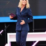 Michelle Hunziker Instagram - Ero in Germania come moderatrice al Digital X 2022, tutte novità assolute che riguardano il mondo digitale…ma nel frattempo ho approfittato di quest’evento, sono stata in ascolto per farmi ispirare da grandi manager, founder ed imprenditori su come far crescere le aziende sempre di più verso la sostenibilità abbinata alla digitalizzazione. Torno a casa con un sacco di nuove idee per Goovi! Pensate che 7 anni fa la Honest Company mi è stata d’ispirazione per far nascere il mio Brand…oggi è stato un vero piacere intervistare la sua fondatrice Jessica Alba!!! @gooviworld #buisness #motivation