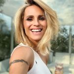 Michelle Hunziker Instagram - Aperitivo? Pronta per questo sunset Milanese….un bacio grande ❤️ ps: come si vede quando passa Solidanina!!! Blonde again! @alessiasolidani